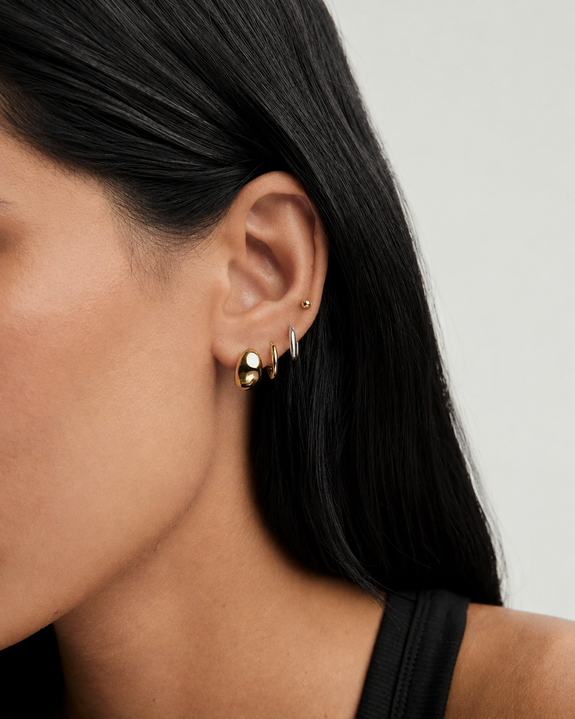 Dôme huggie hoops worn on the ear