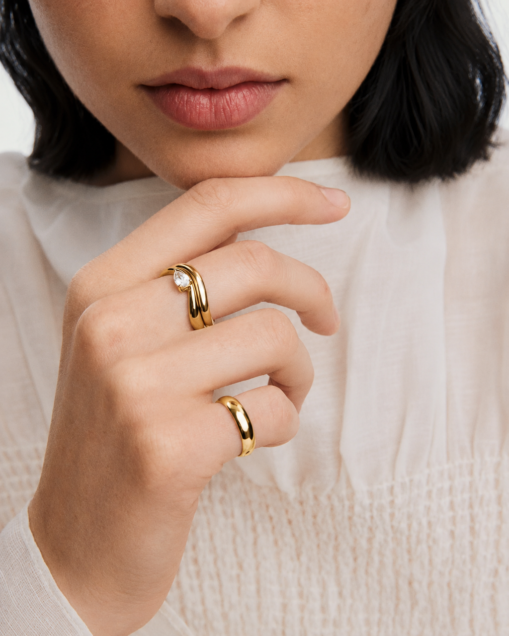 Dôme Figure Balance Ring worn on a hand