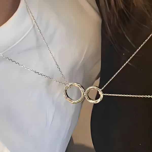 Connecting Rings Couple Necklace Set - pendant close up